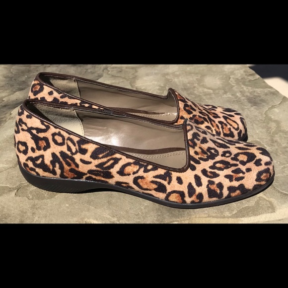 Laura Scott Leopard Print Flats size 5.5 super cute and super clean! - Picture 2 of 9